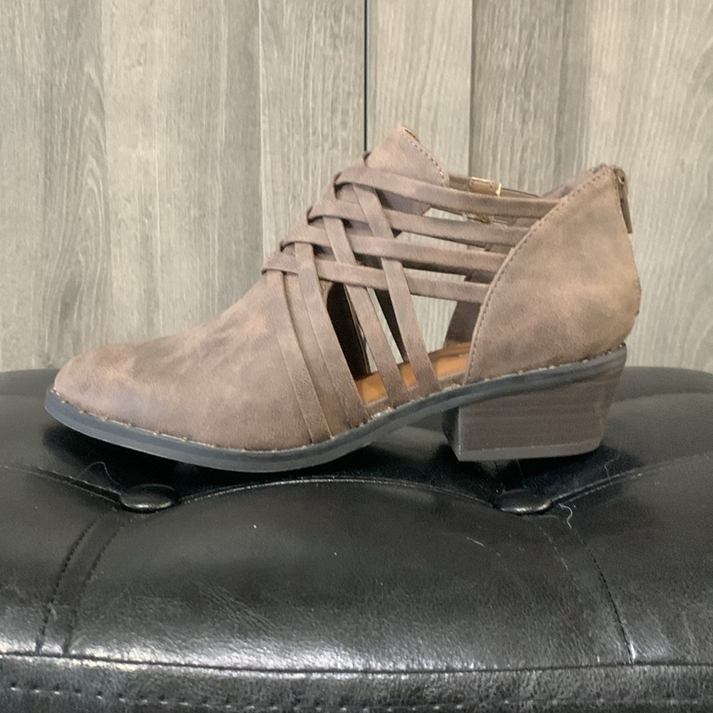 Maurice Fashions Brown Faux Crushed Leather Ankle Bootie Boots Woman's Size 7 - Picture 7 of 13